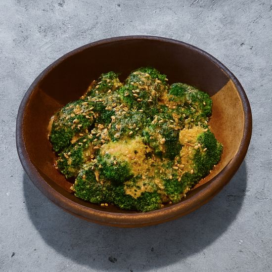 Брокколи с соусом тофу