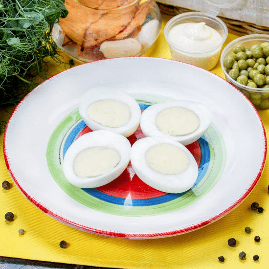 Яйцо под майонезом