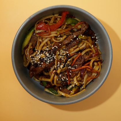 WOK С ГОВЯДИНОЙ 300ГР