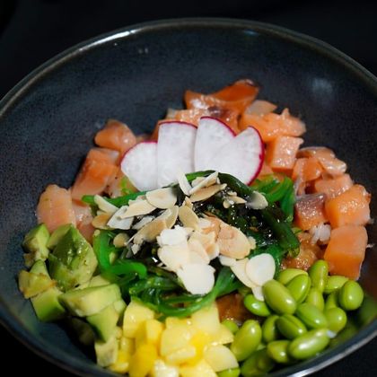 ПОКЕ С ЛОСОСЕМ 300 ГР.