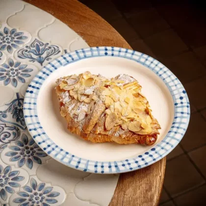 Круассан миндальный