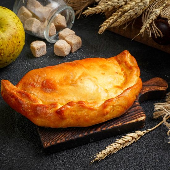 Пирожок с яблоком