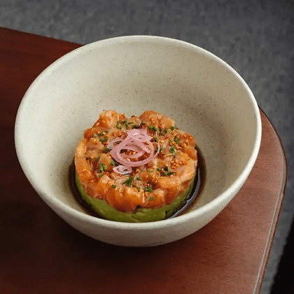 Тартар из лосося с авокадо