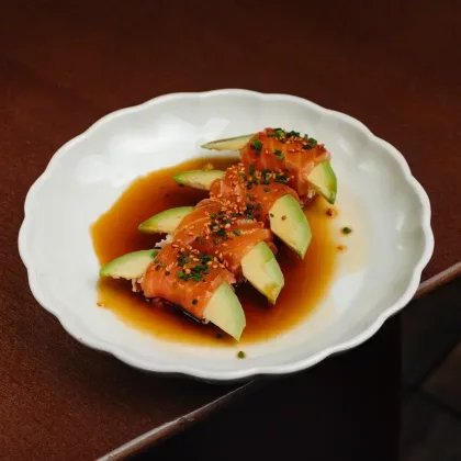 Лайт-ролл с крабом и лососем