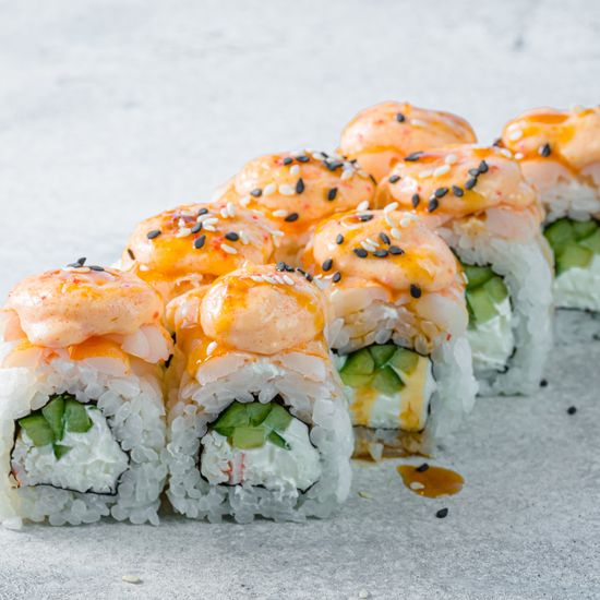 Запеченный сливочный ролл с креветкой