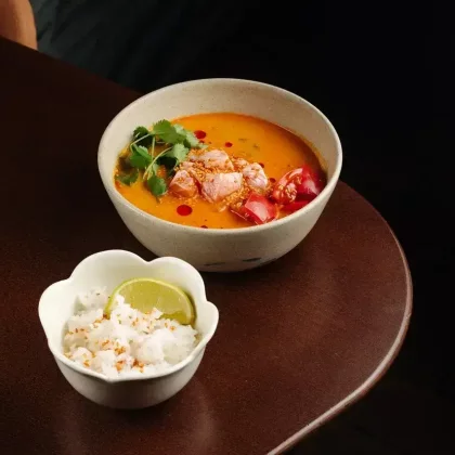 Том ям с лососем