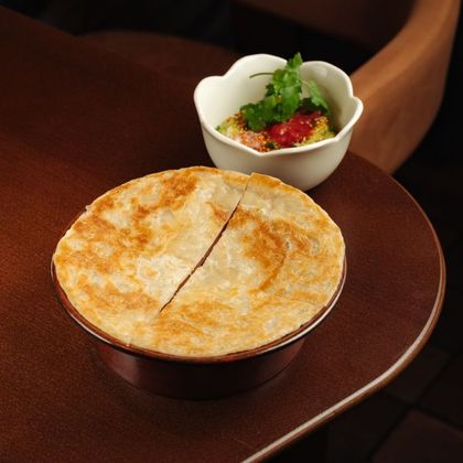 Роти с авокадо и томатной сальсой