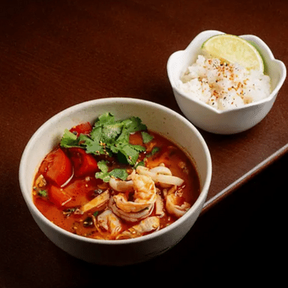 Том ям с морепродуктами