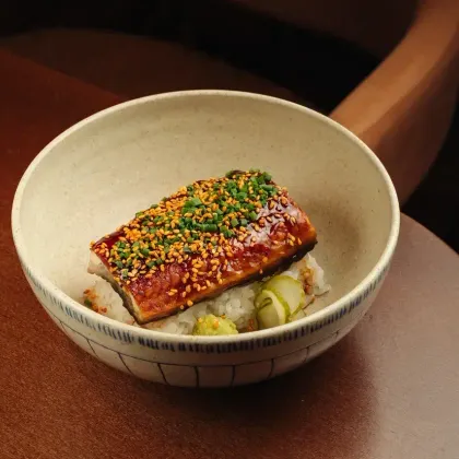 Угорь терияки, рис, васаби