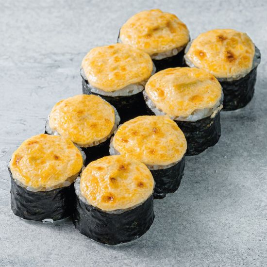 Запеченный ролл с копченой курицей