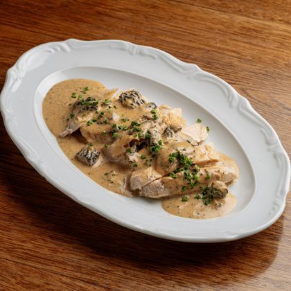 Куриная грудка со сморчками