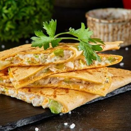 КЕСАДИЛЬЯ С КУРОЙ