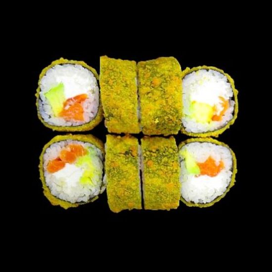Жаренный ролл с лососем
