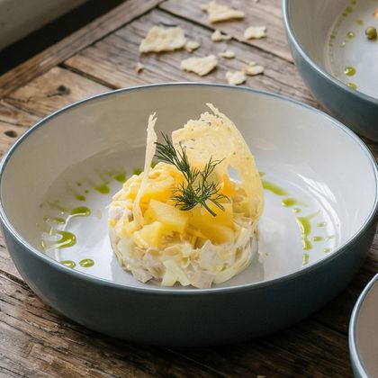 Салат с курицей и ананасом