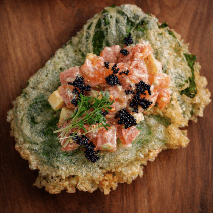 Тар-тар из тунца и лосося  на жаренном Романо