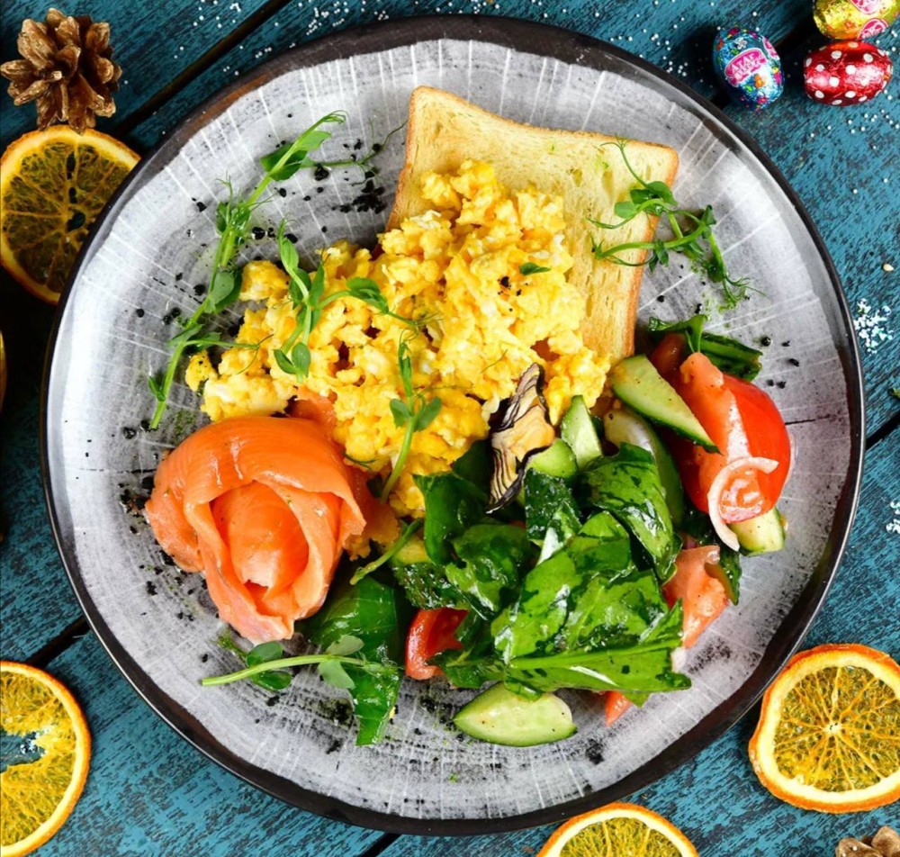 Скрамбл с лососем