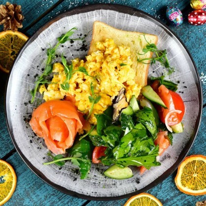 Скрамбл с лососем