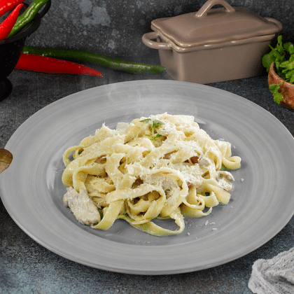 Феттуччине с курицей и грибами