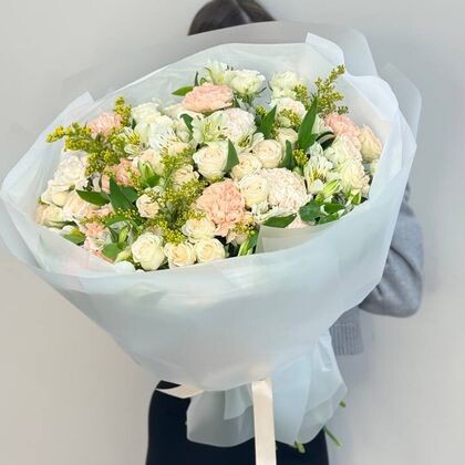 Большой весенний букет цветов