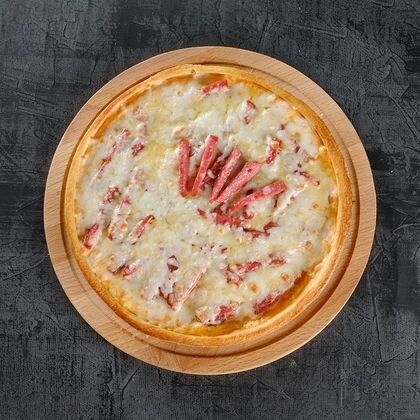 Пицца с колбасой