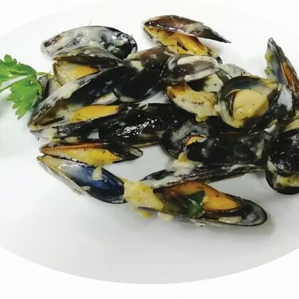 Мидии на створках в винно-сливочном соусе