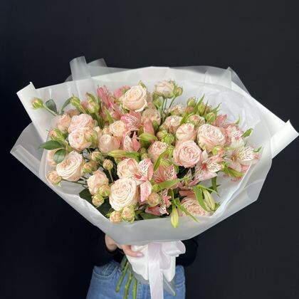 Большой букет премиум кустовых роз и альстромерии