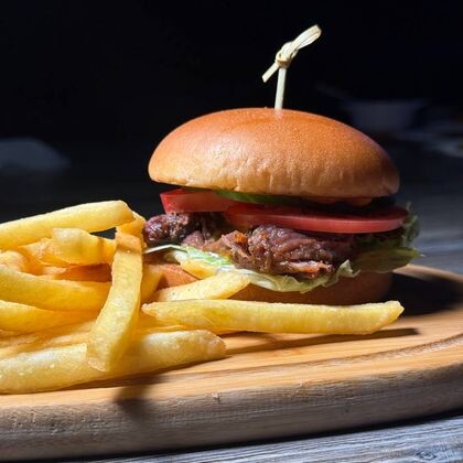 Бургер с реберным мясом