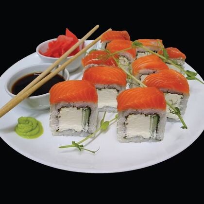 Ролл «Филадельфия» с лососем