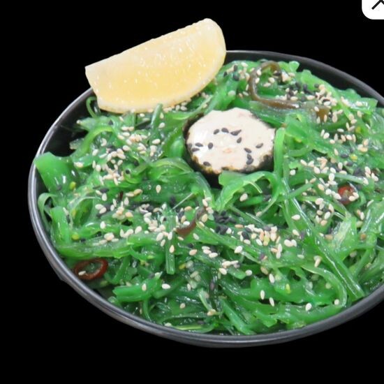 Салат чука с ореховым соусом