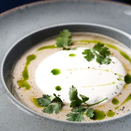 Крем-суп из лесных грибов с муссом "Пармезан"