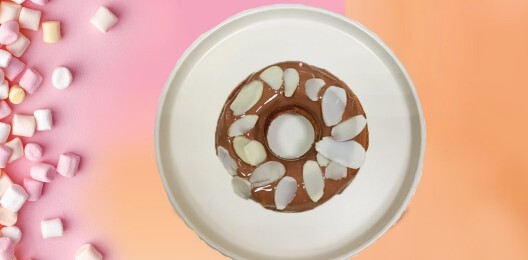 Пончик в миндальной обсыпке