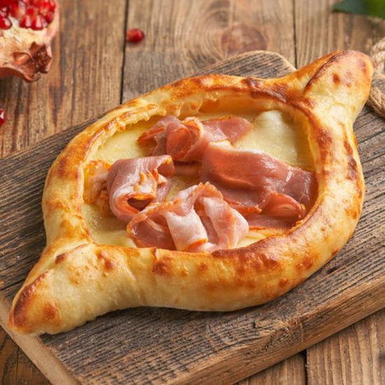 Хачапури по-аджарски с беконом