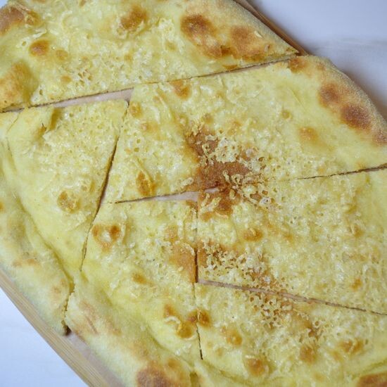 Фокачча с ароматным маслом и пармезаном