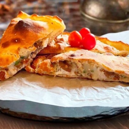 Кальцоне с курицей и грибами