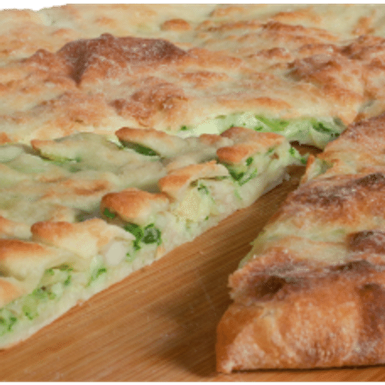 Пирог с курицей, шпинатом и сыром