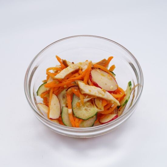 САЛАТ С КОПЧЕНОЙ КУРИЦЕЙ И РЕДИСОМ