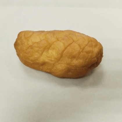 Пирожок с картошкой и сосиской