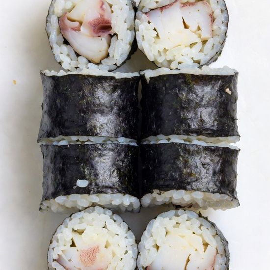 Мини-ролл с кальмаром