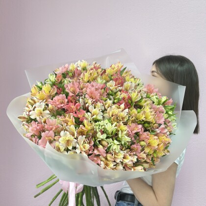 ВАУ ЭФФЕКТ ! 51 альстромерия в стильном оформлении