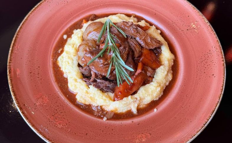 Томленая телятина с кремовой палентой