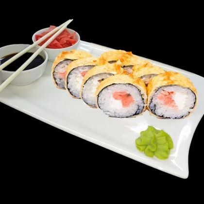 Жаренный ролл с лососем