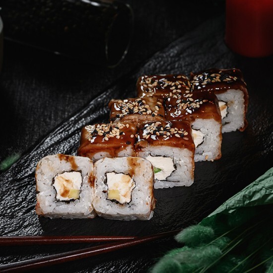 Ролл Филадельфия с угрем