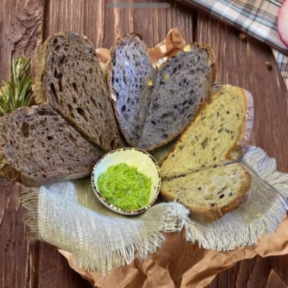 Зеленое масло к хлебной корзине