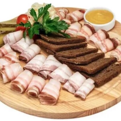 Сет из домашнего сала с гренками