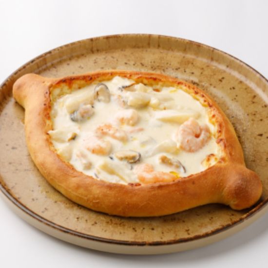 Хачапури по-аджарски с креветкой