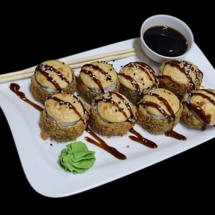 Запечённый жареный ролл с лососем