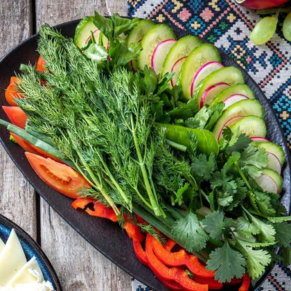 Овощная тарелка с зеленью