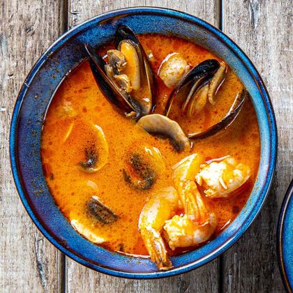 Том ям с морепродуктами