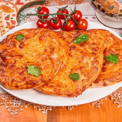 Хачапури с сулугуни и адыгейским сыром