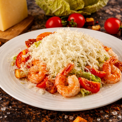 Салат Цезарь с креветками